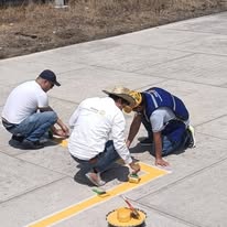 Equipo rotario realizando trabajo comunitario